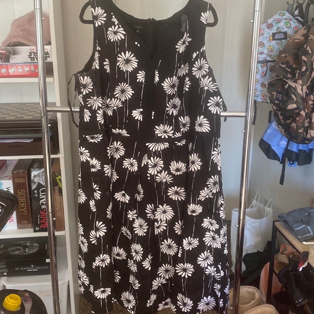 Talbots black and white daisy print fit and flare dress size 18w